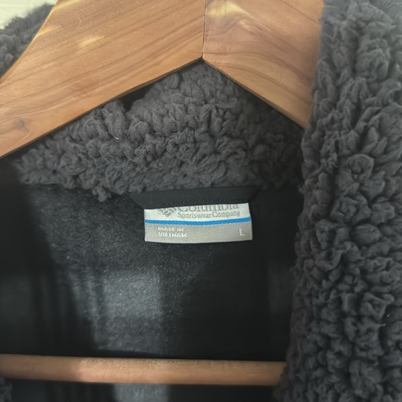 Columbia black and grey zip up jacket. Size Large. - Picture 3 of 4